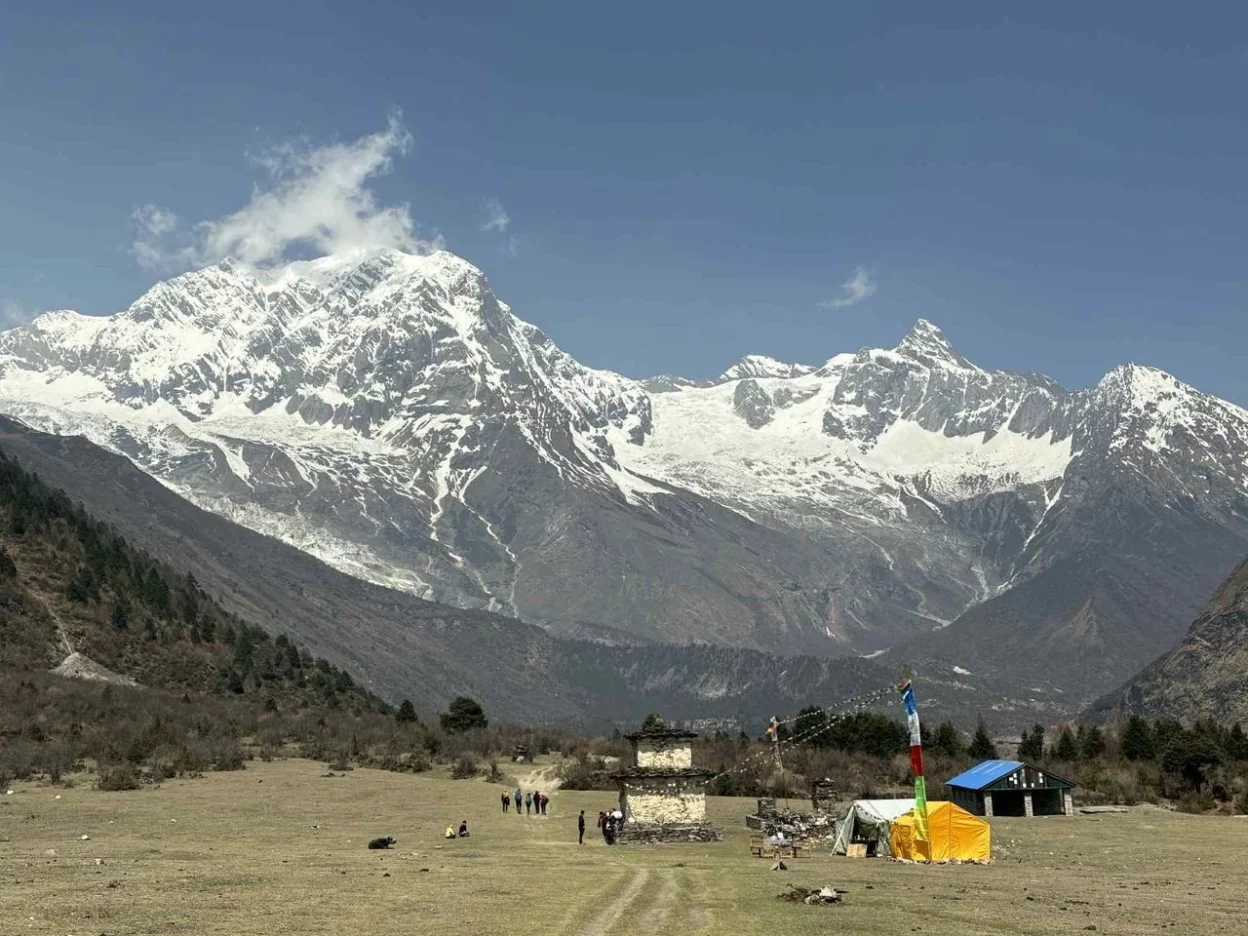 Manaslu Circuit Trek vs. Everest View Trek – Which Himalayan Adventure is Perfect for You?