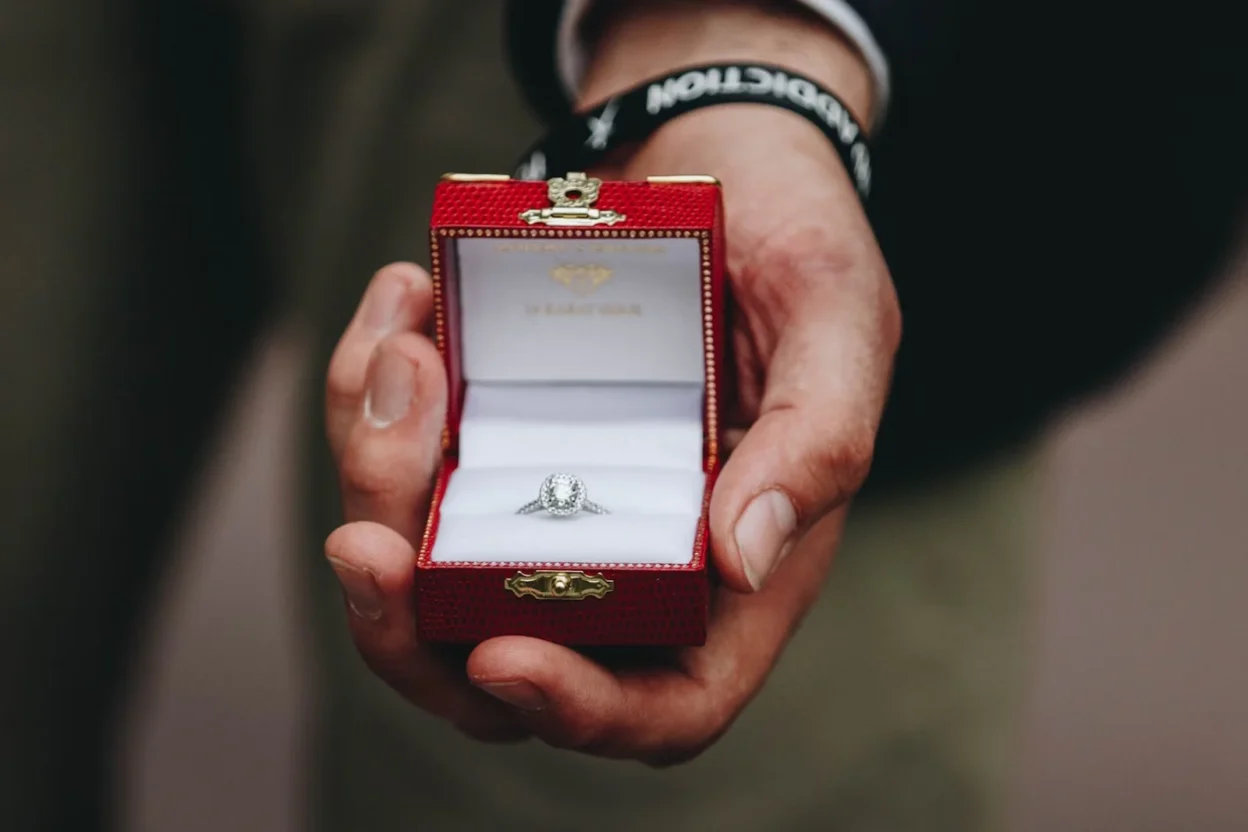 Gift Ideas for the Special Women in Your Life: The Timeless Charm of Gold Jewelry