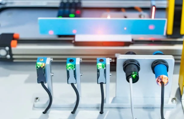 Capacitive vs Inductive Proximity Sensor