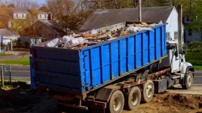 Right Junk Removal Team by Your Side 