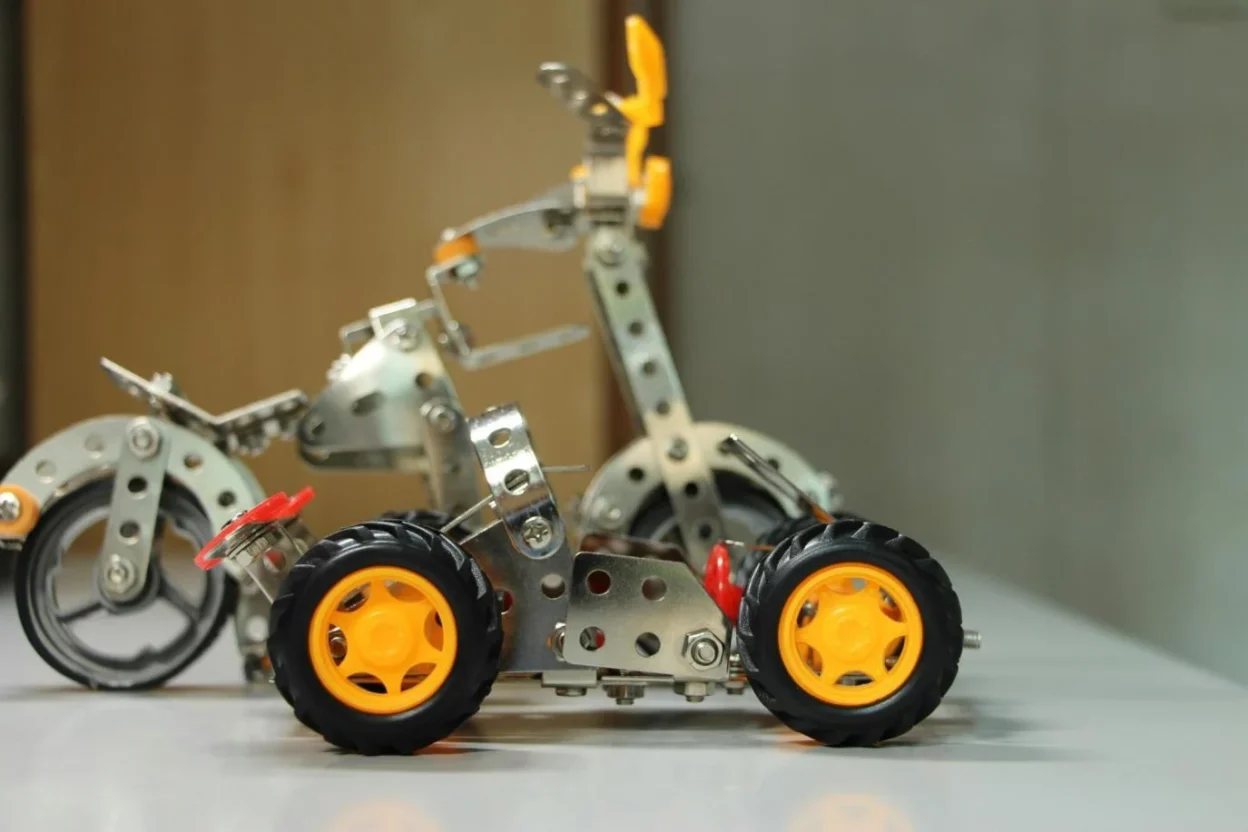 Tracking for Robots and Vehicles